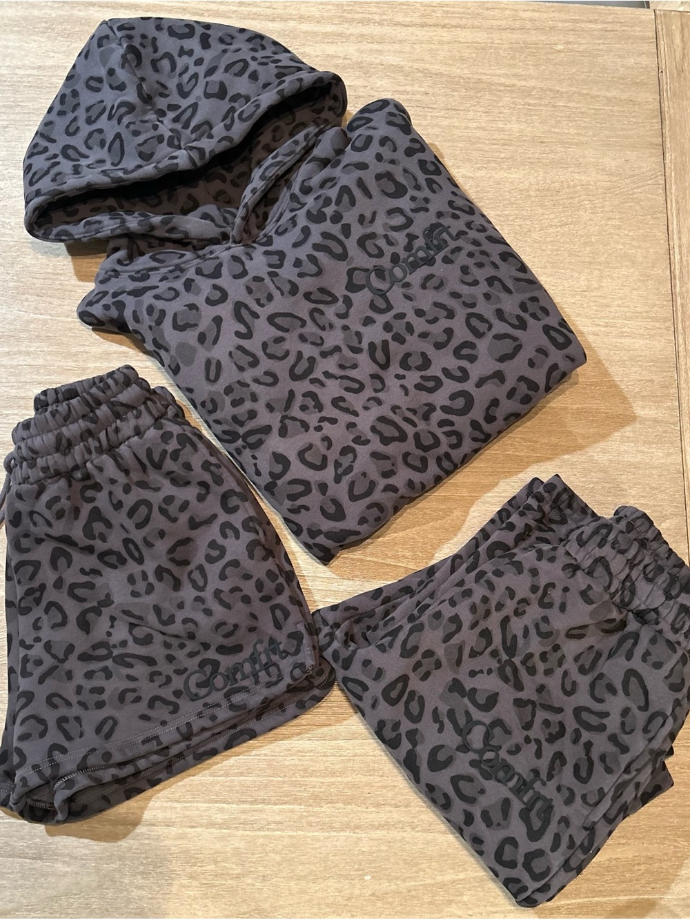 Comfrt Minimalist Leopard 3 Piece Set Hoodie Sweatpants Shorts XS